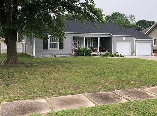 113 E Freeman St, Bolivar, MO 65613