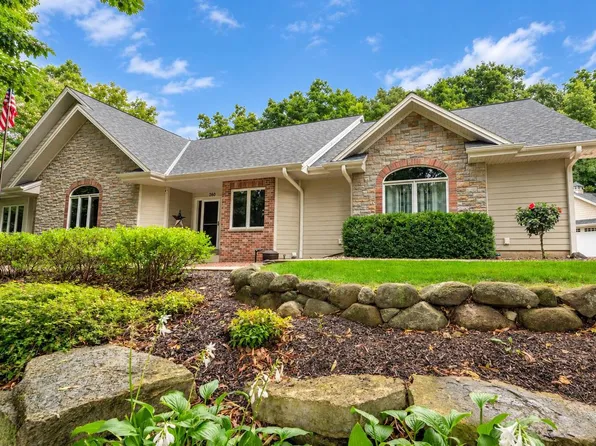 260 Glacial DRIVE, Slinger, WI 53086