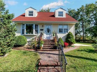 34-23 255th St, Little Neck, NY 11363