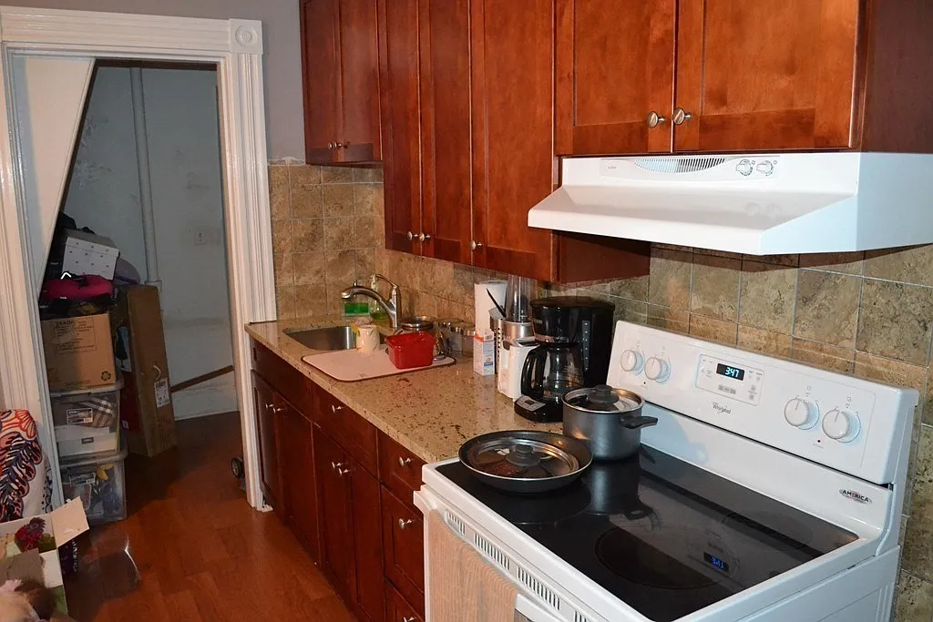 Studio, 400 sqft, $1,900 — Photo 2