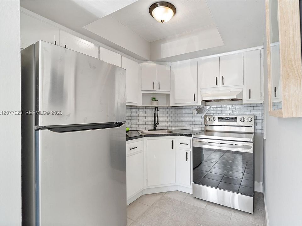 1st image of 335 SW 20th St APT 2