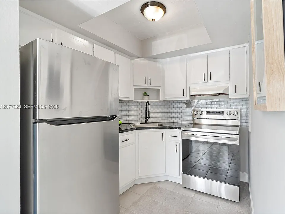 335 SW 20th St #2