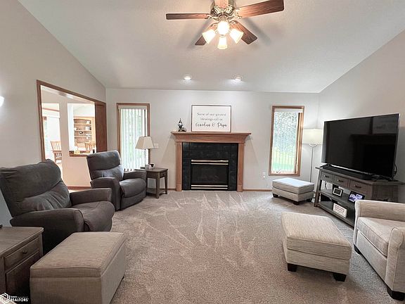 2nd image of 1121 Woodland Dr