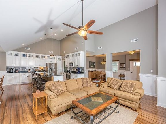 3rd image of 1050 Willow Oak Dr