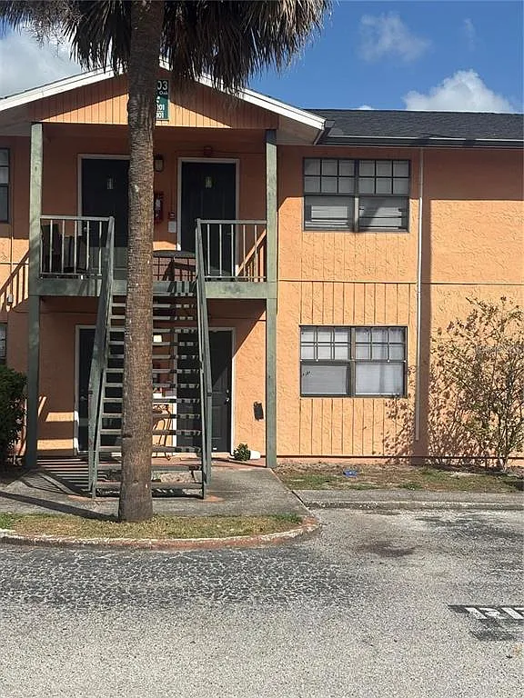 2 bed, 1.0 bath, 899 sqft, $1,425 — Photo 4