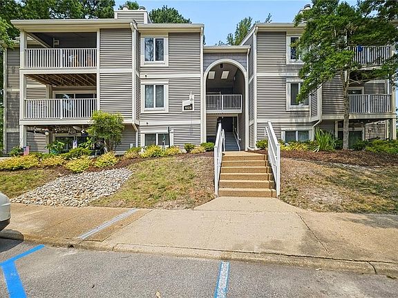 2nd image of 1028 Autumn Woods Ln APT 103