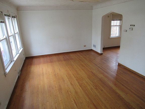3rd image of 14321 S Clark St