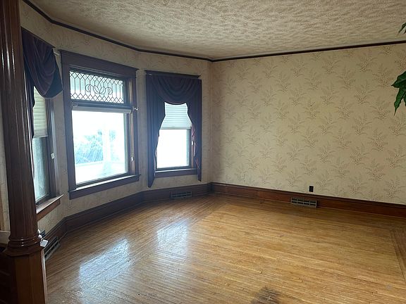 2nd image of 209 N 4th St