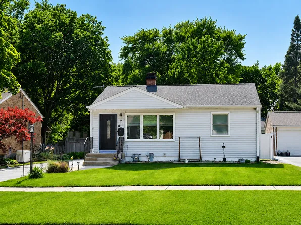 218 N Marion Ave, Bartlett, IL 60103