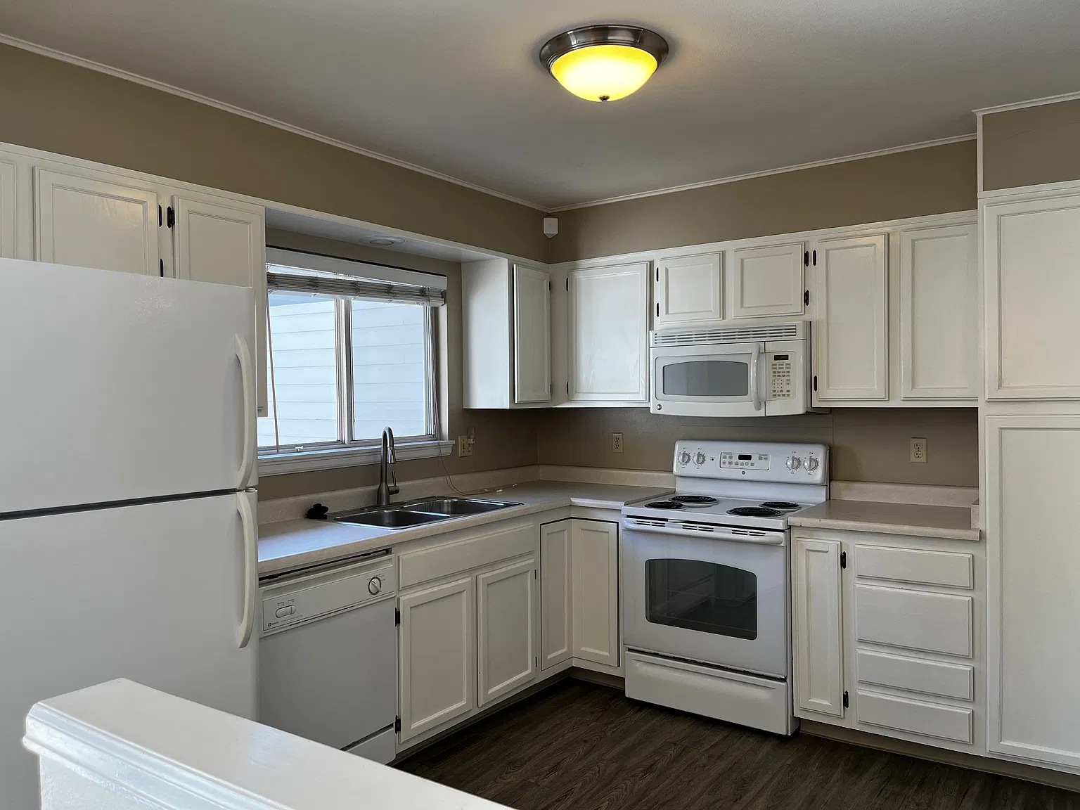 2 bed, 2.5 bath, 1422 sqft, $2,450 — Photo 3
