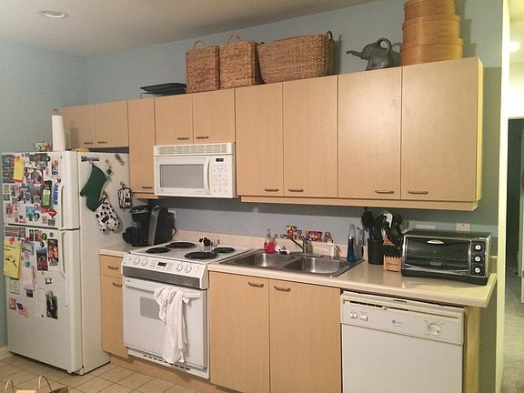 3rd image of 1224 Chicago Ave APT 203A