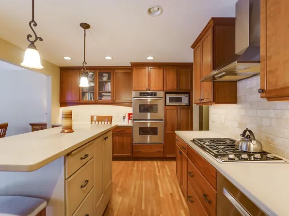 5825 Creek Valley Rd, Edina, MN 55439