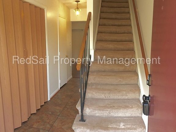 3rd image of 1032 N Green Dr