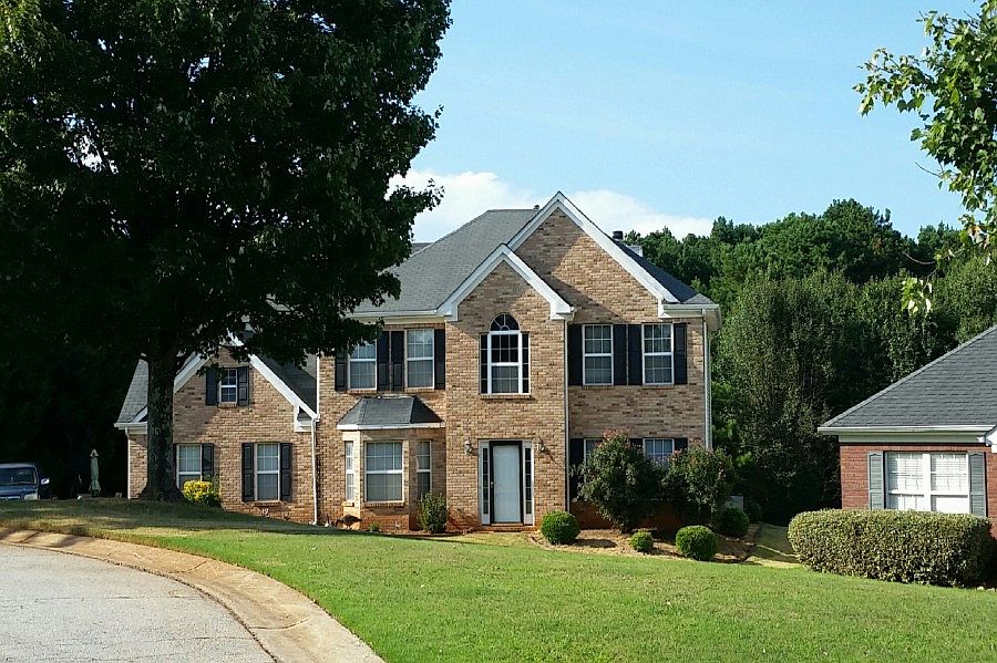 2nd image of 140 Bennington Ct