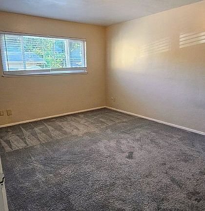 2nd image of 511 Walnut Ave APT A