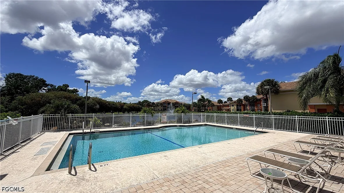2 bed, 1.0 bath, 956 sqft, $1,425 — Photo 4
