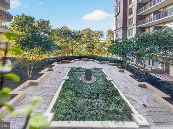 8220 Crestwood Heights Dr APT 202, Mc Lean, VA 22102
