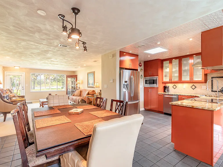 2679 John Anderson Dr — Photo 5