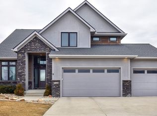 9400 Rushbrook Dr, Johnston, IA 50131