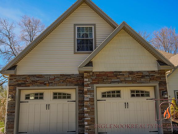 3rd image of 9 Cowles Dr