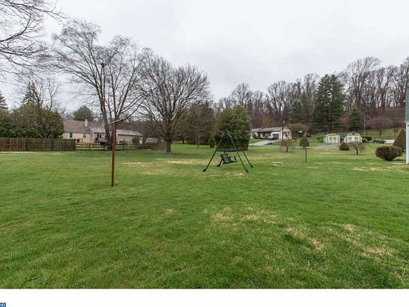 4th image of 390 Atkins Ave