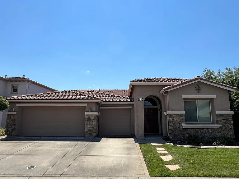 1256 Jorgenson Dr — Photo 2