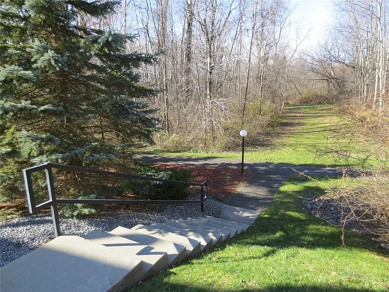 1062 Dryden Rd — Photo 17