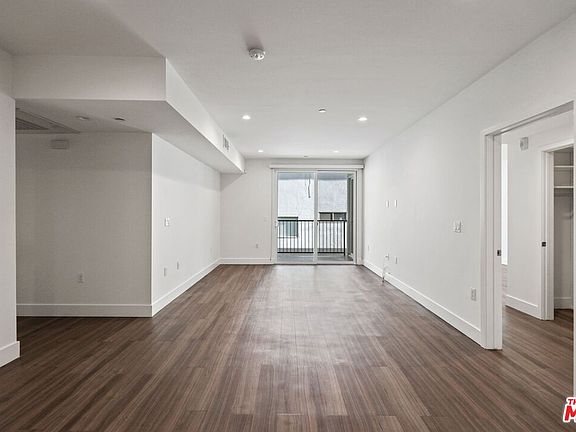 3rd image of 1265 Barry Ave Room 3