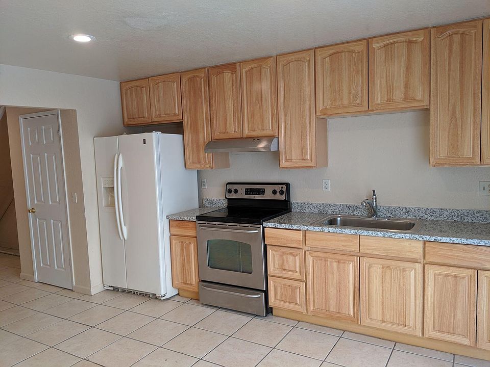 1st image of 3044 Amherst Dr