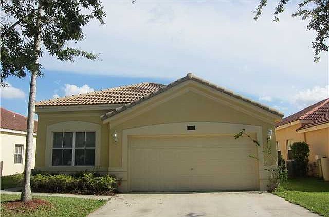 1st image of 829 Tanglewood Cir