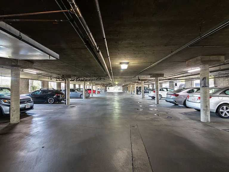 Emerald Ridge Apartments — Photo 21