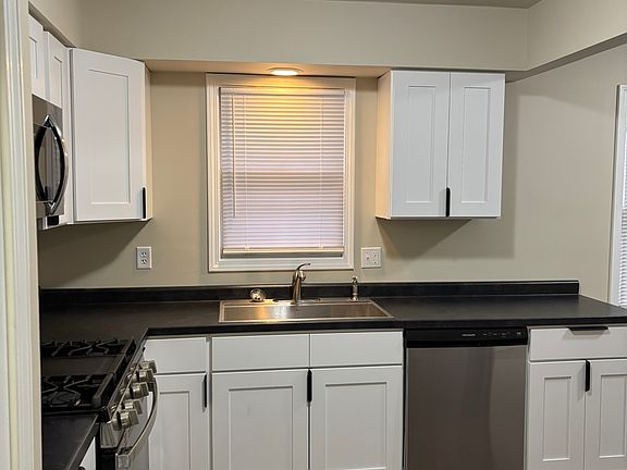 3rd image of 8599 E H Ave