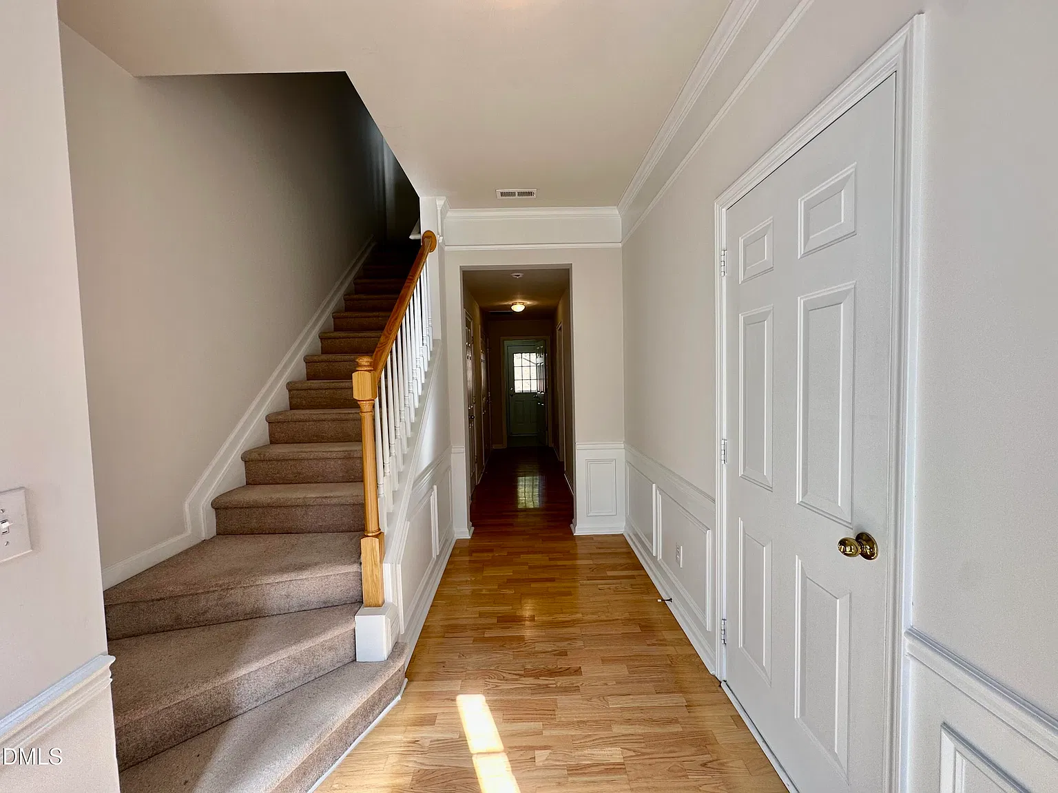 3 bed, 4.0 bath, 2000 sqft, $1,850 — Photo 2