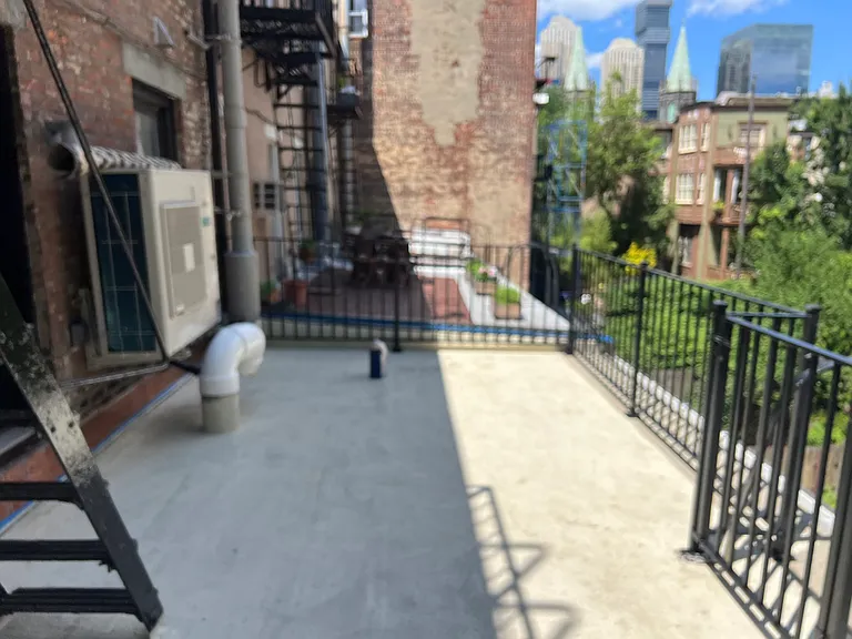 200 Warren St #2 — Photo 4