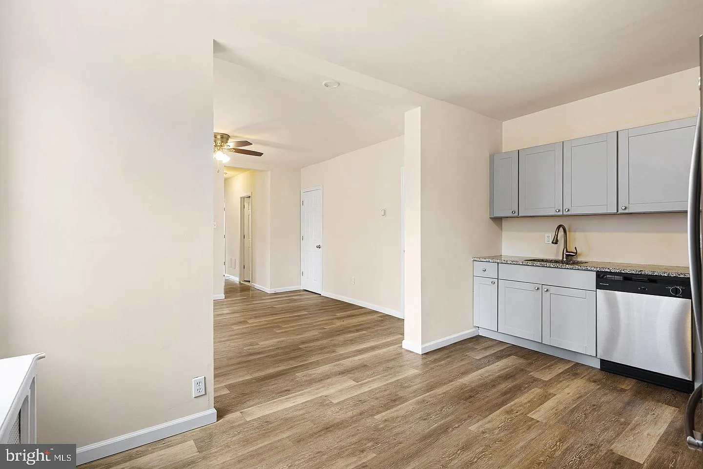 2 bed, 2016 sqft, $1,450 — Photo 2