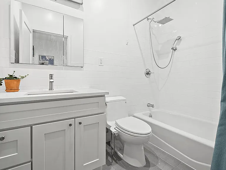 208A Calyer St #1 — Photo 6