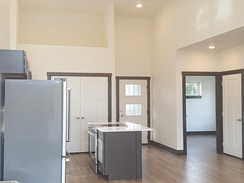1st image of 825 Grand Ave #300