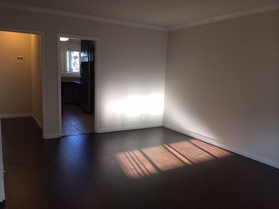 Living Room w/hardwood floors