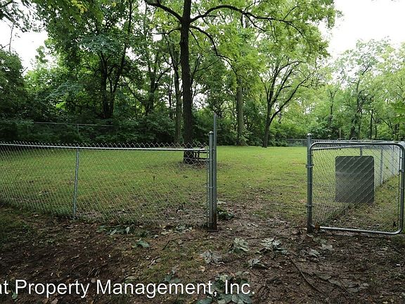 5th image of 2301 Victoria Dr APT 301