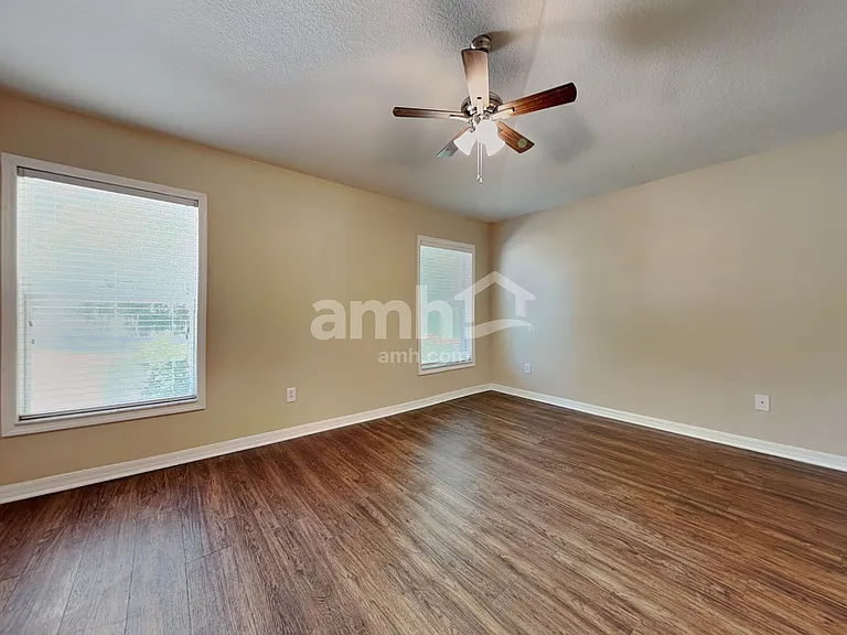 18025 Cypress Bay Pkwy — Photo 7