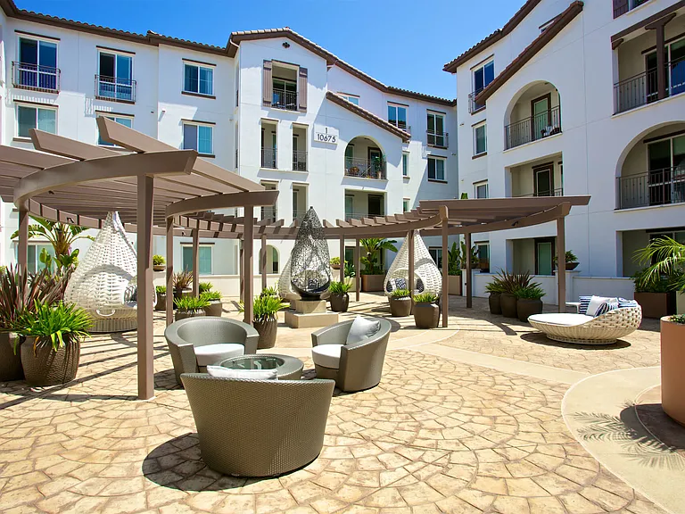 Torrey Gardens Apartments — Photo 4