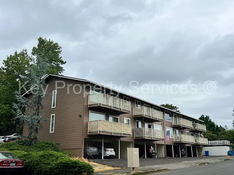 607 R St — Photo 2