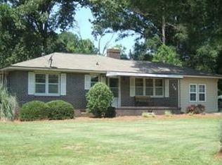 108 Porter Ct, Hodges, SC 29653
