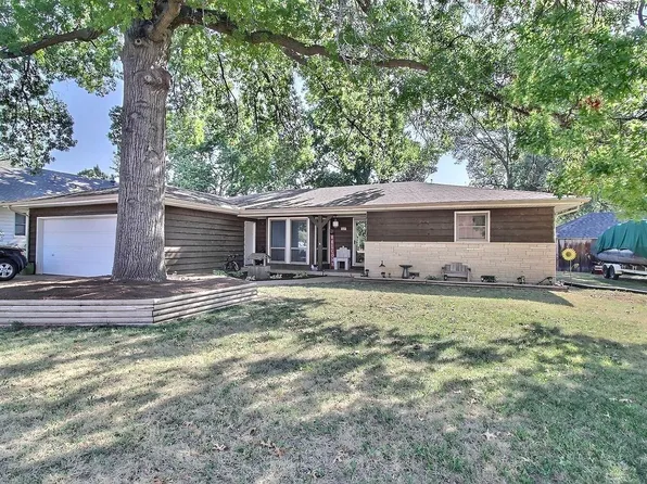 920 N Main St, Belle Plaine, KS 67013