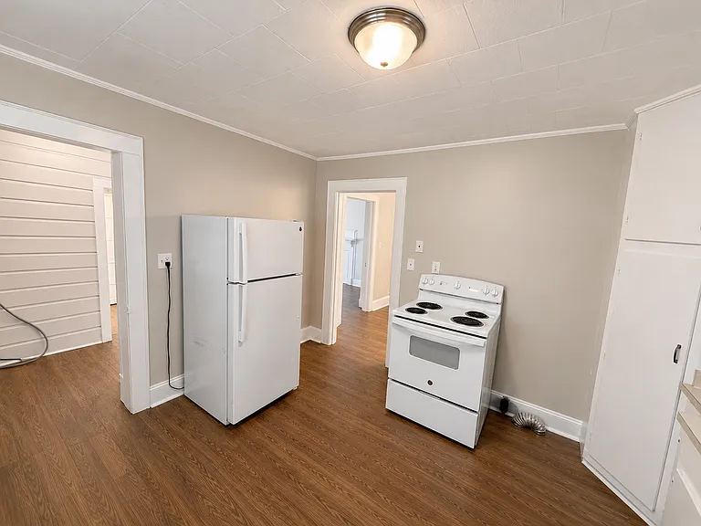 406 Somers Ave — Photo 7