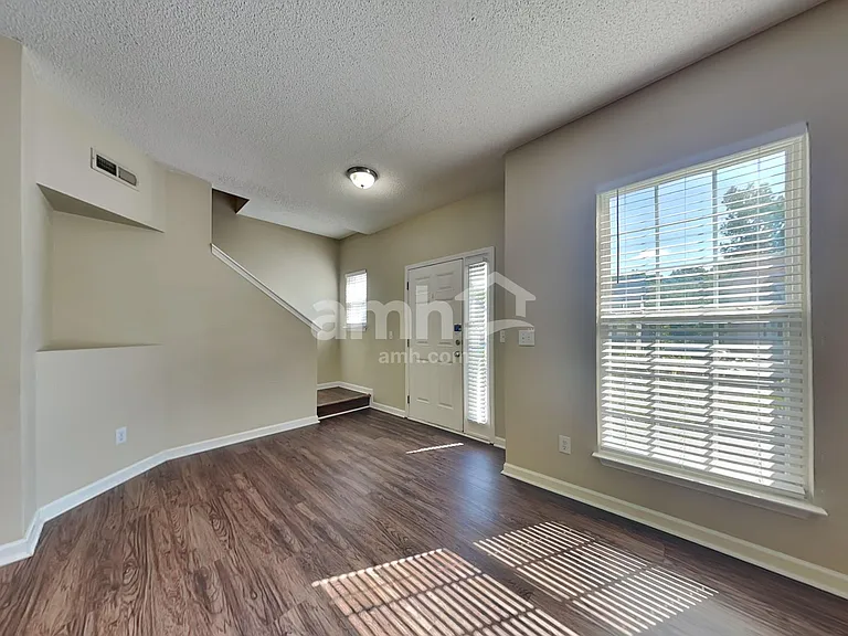 720 Waterbrook Ln — Photo 7