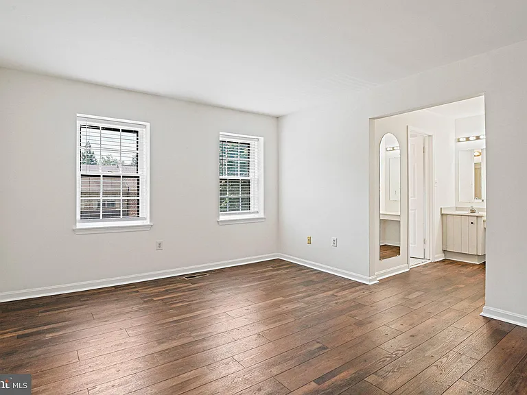 2885 Kelly Sq — Photo 7