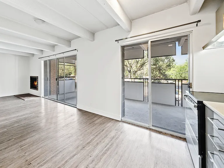 Luxe Tower apartments — Photo 8