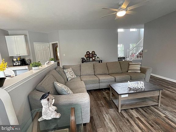 5th image of 728 Slate Hill Dr