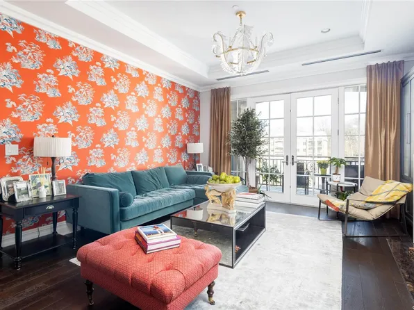 5000 Royal Court #5112, North Hills, NY 11040